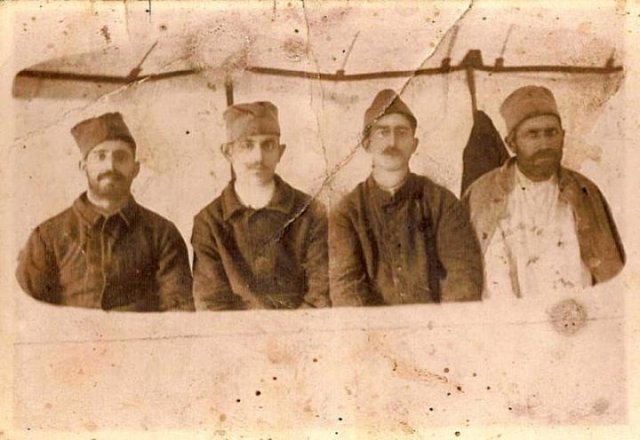 04 Milosav Vujičić tokom oporavka (drugi sa leve strane)